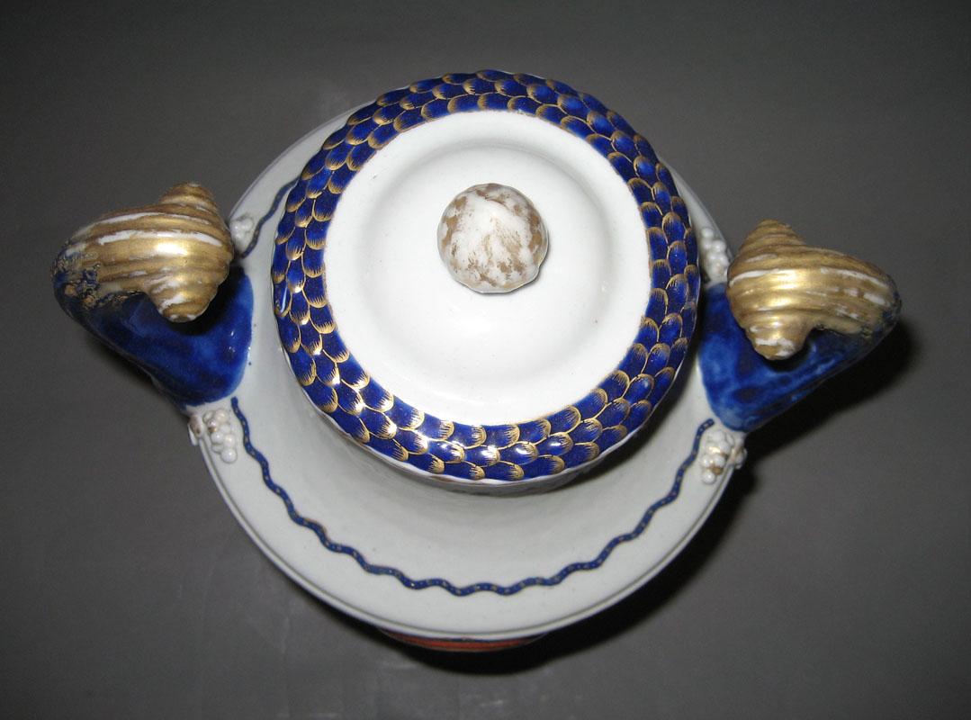 1961.1038.001 Urn upper