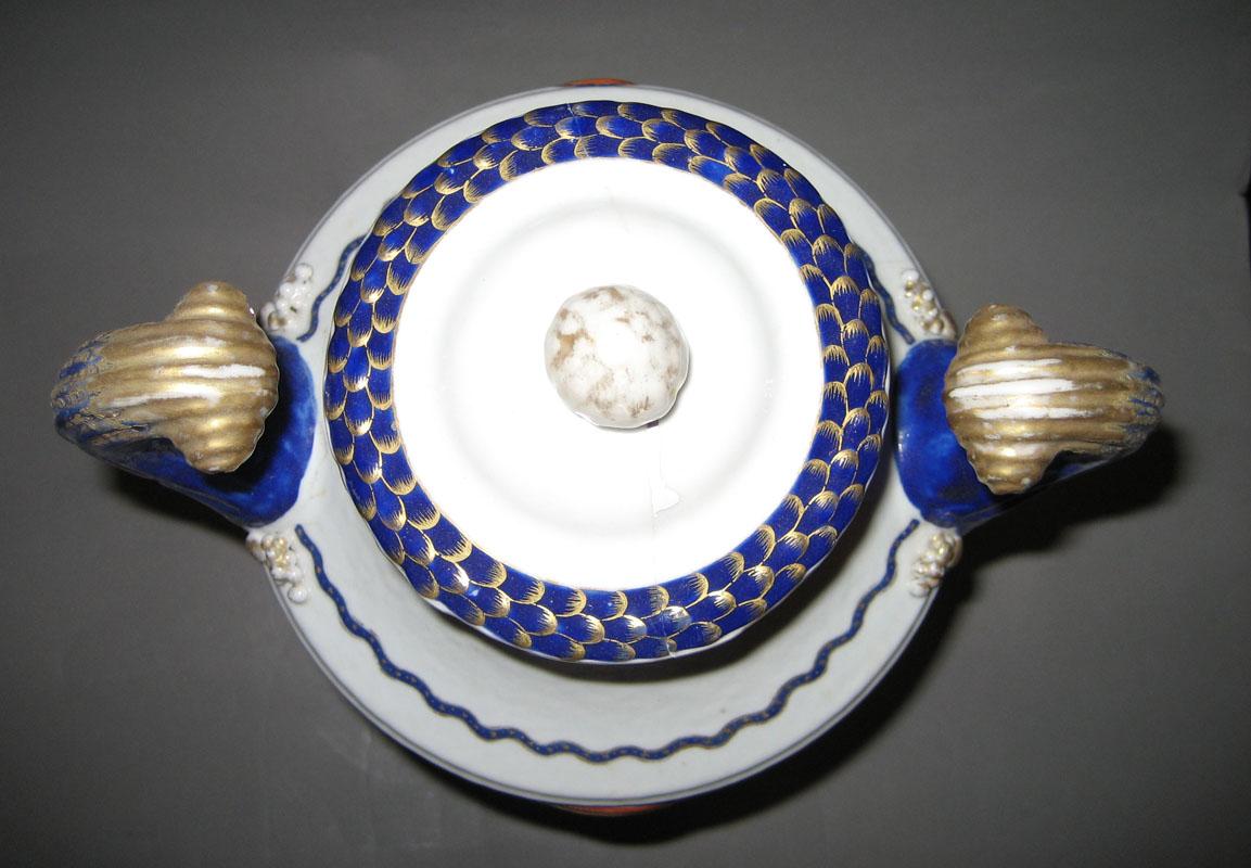 1961.1038.002 Urn upper