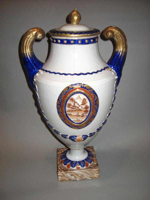1961.1041.001 Urn
