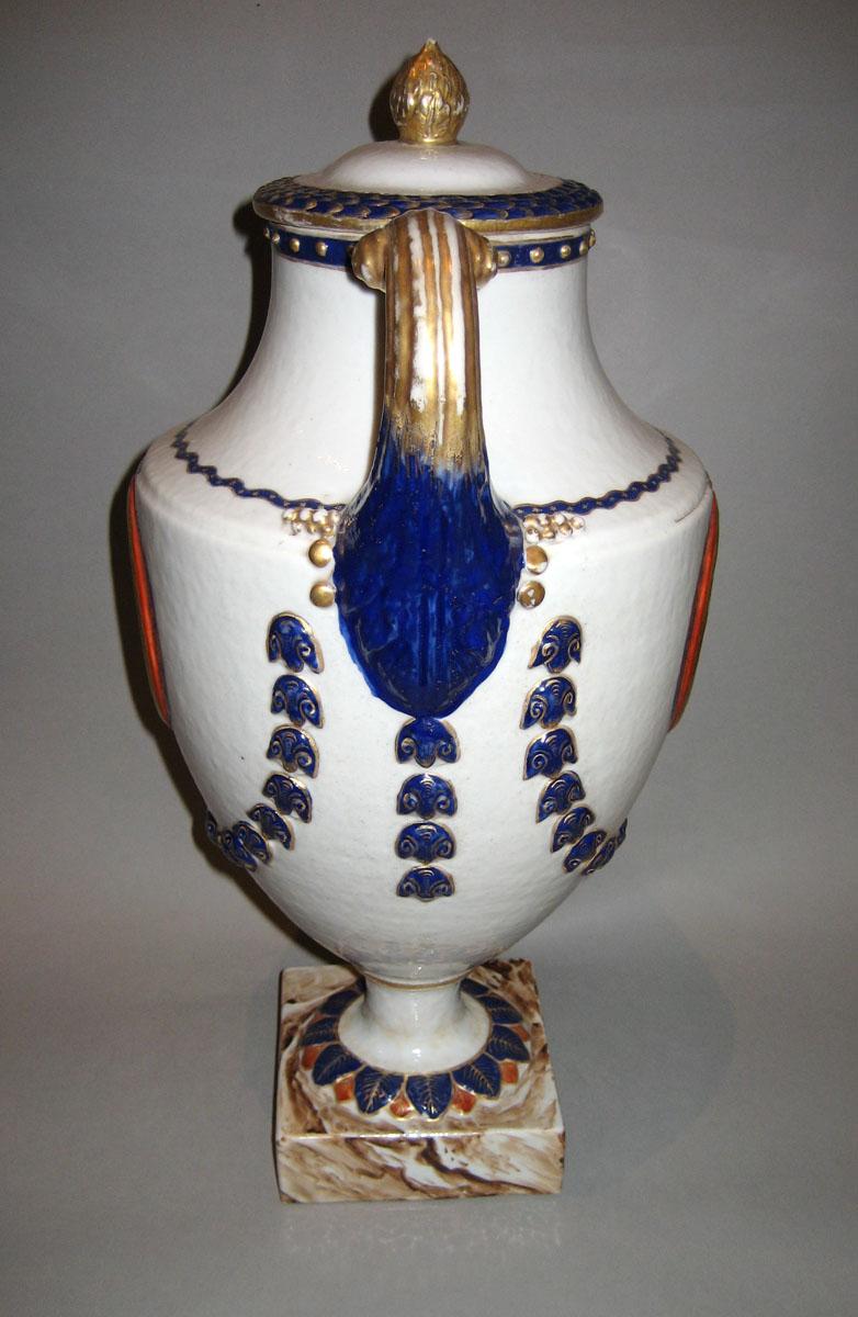 1961.1041.002 Urn view2