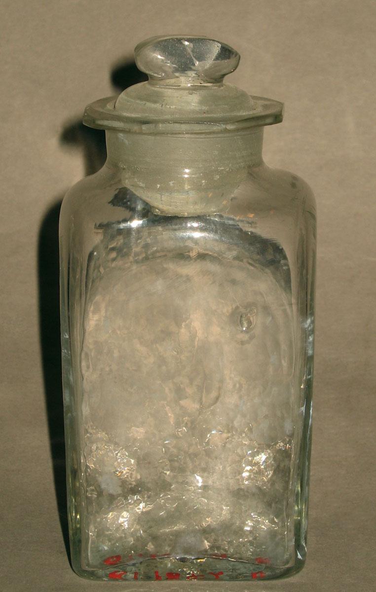 1961.1042 B Glass bottle
