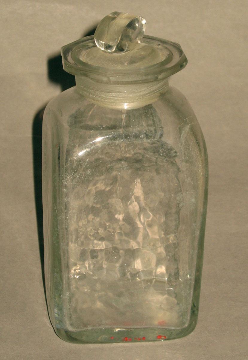 1961.1042 C Glass bottle