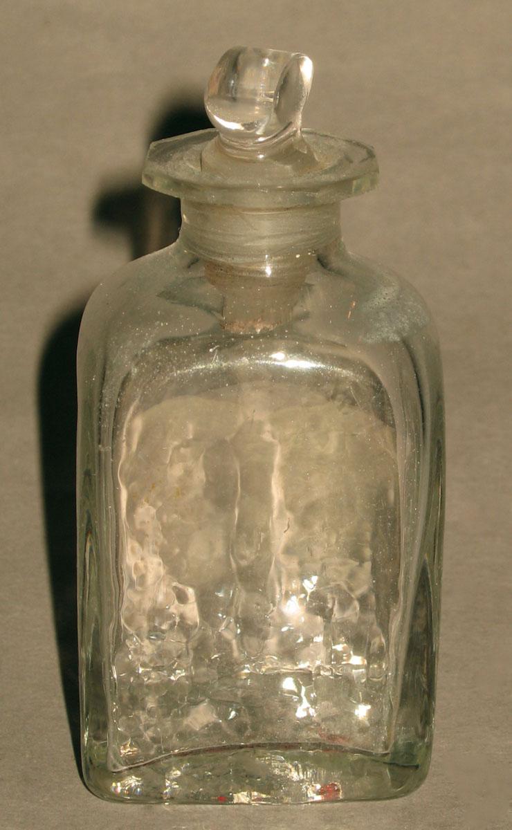 1961.1042 G Glass bottle