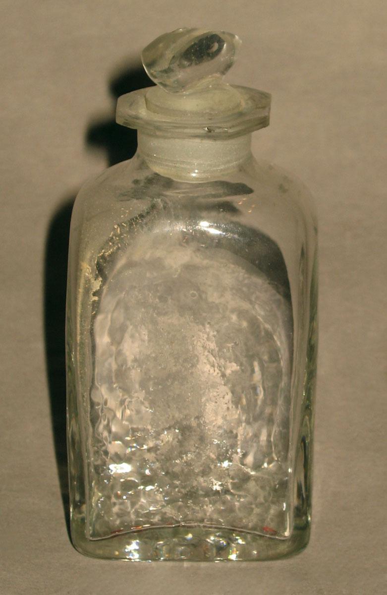 1961.1042 I Glass bottle