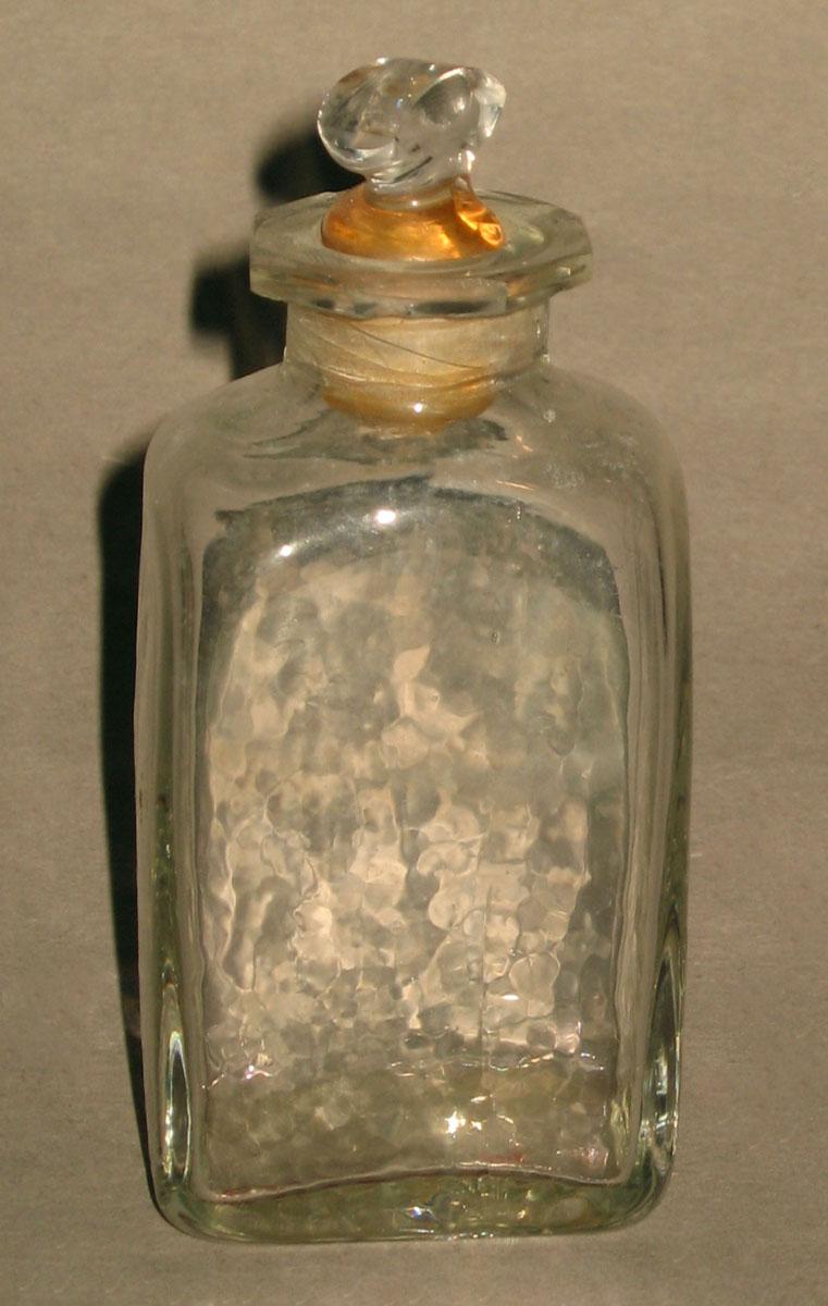1961.1042 K Glass bottle
