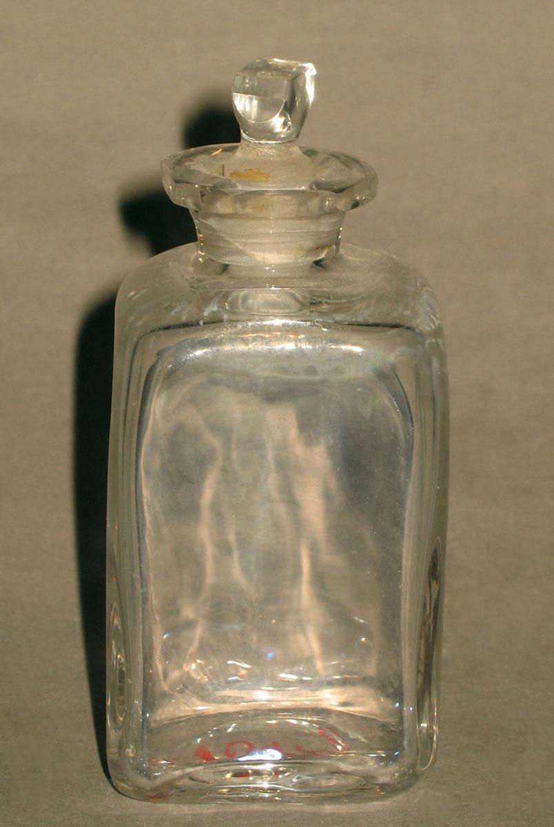 1961.1042 L Glass bottle