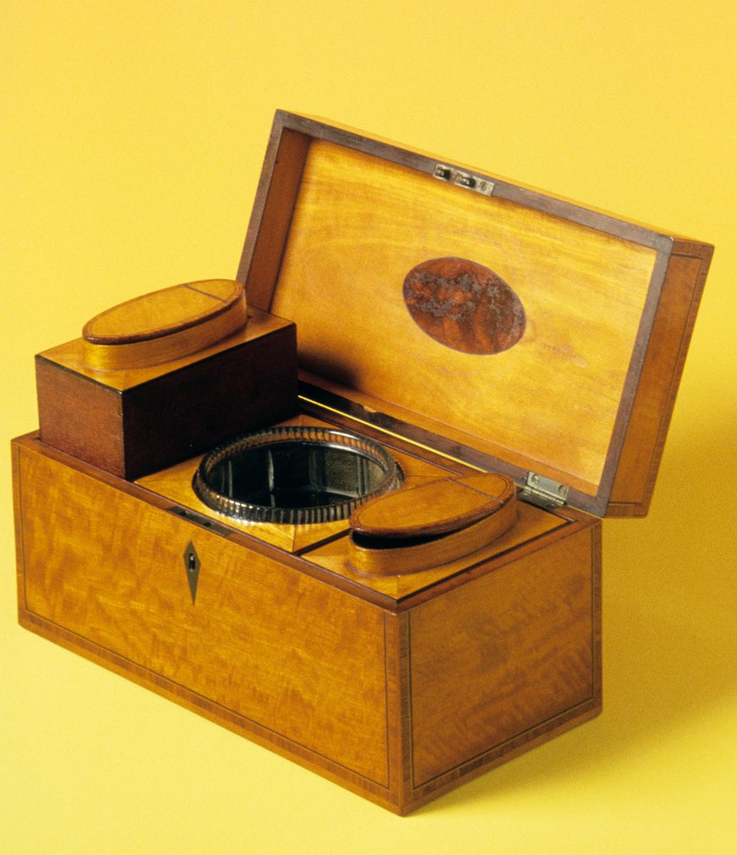 1955.0048.084 Tea Caddy