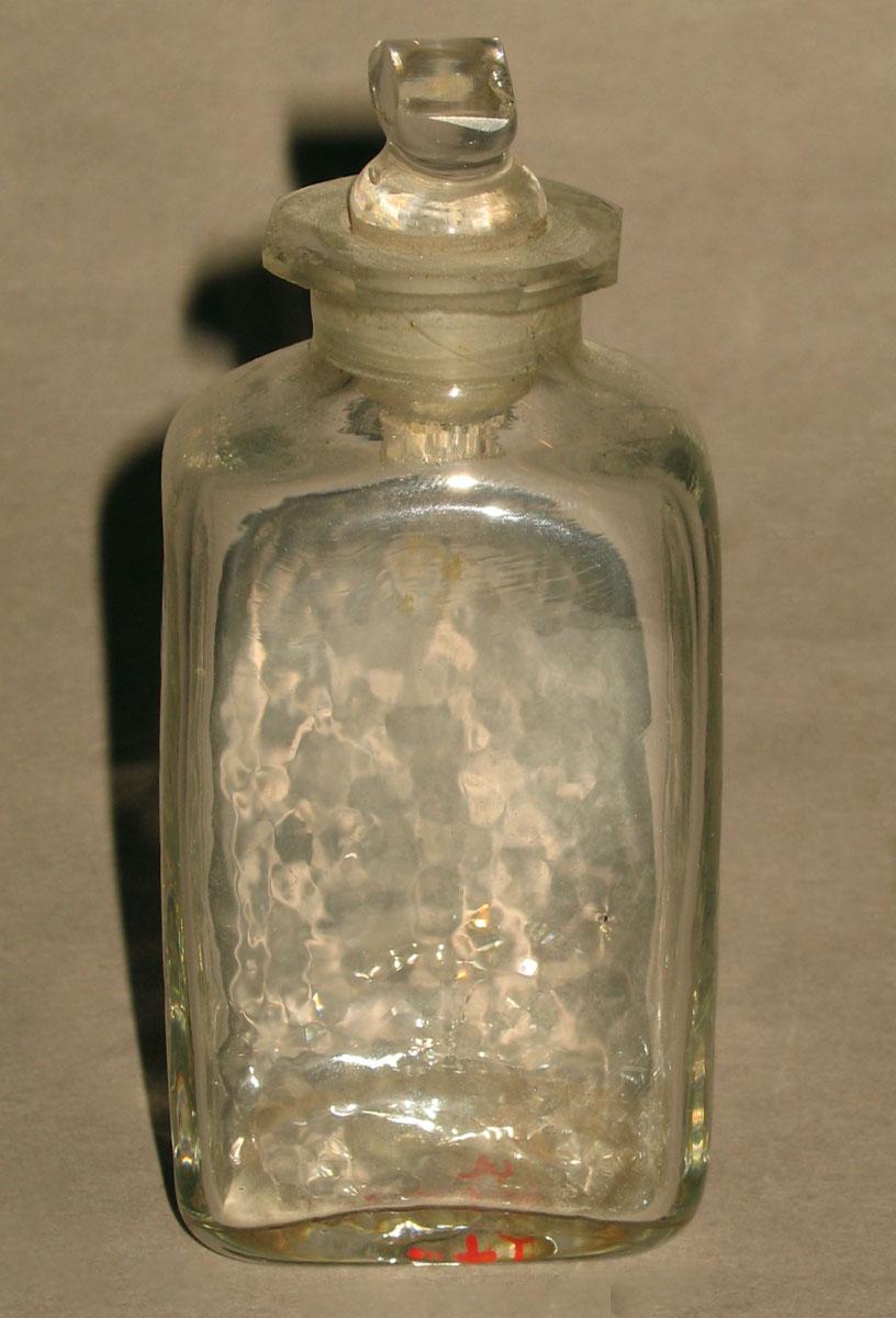 1961.1042 N Glass bottle