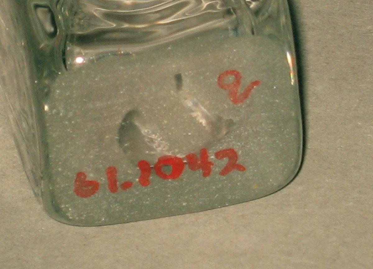 1961.1042 Q Glass bottle (underside)