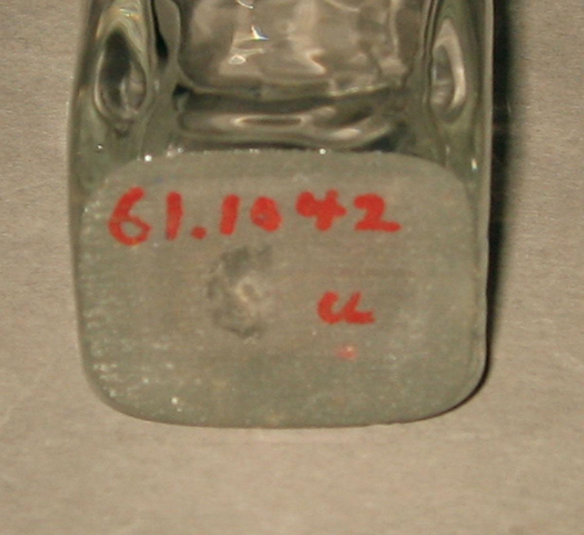 1961.1042 U Glass bottle (underside)