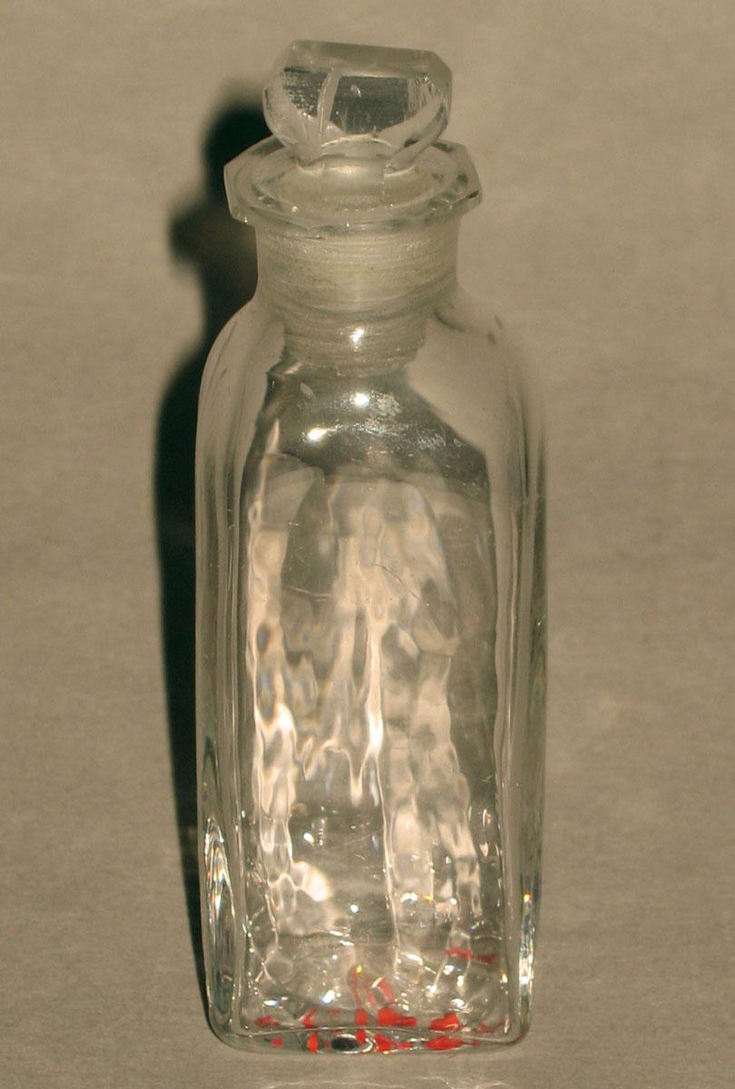 1961.1042 W Glass bottle