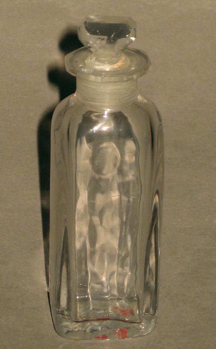 1961.1042 X Glass bottle