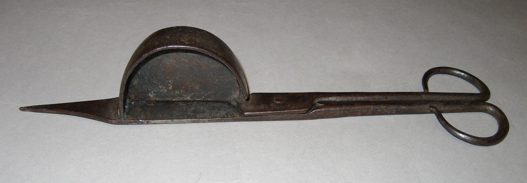 1961.1054 Snuffer