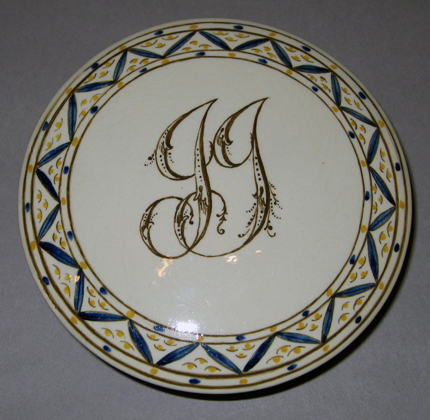 1955.0049.009 A, B Pearlware shaving box