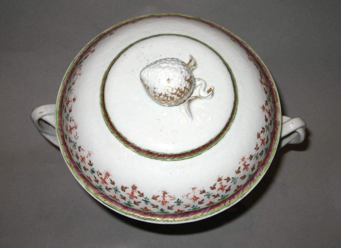 1961.1065.002 Urn upper