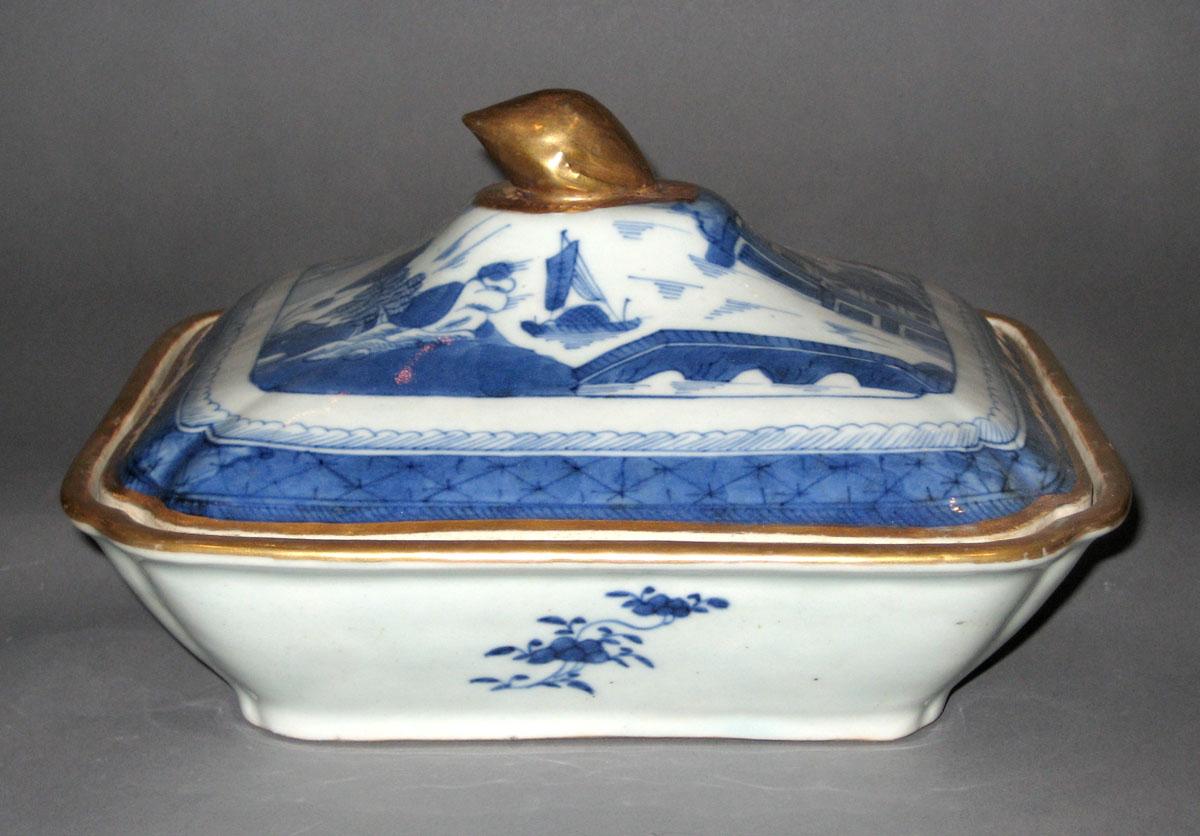 1961.1068.001 A, B Porcelain dish