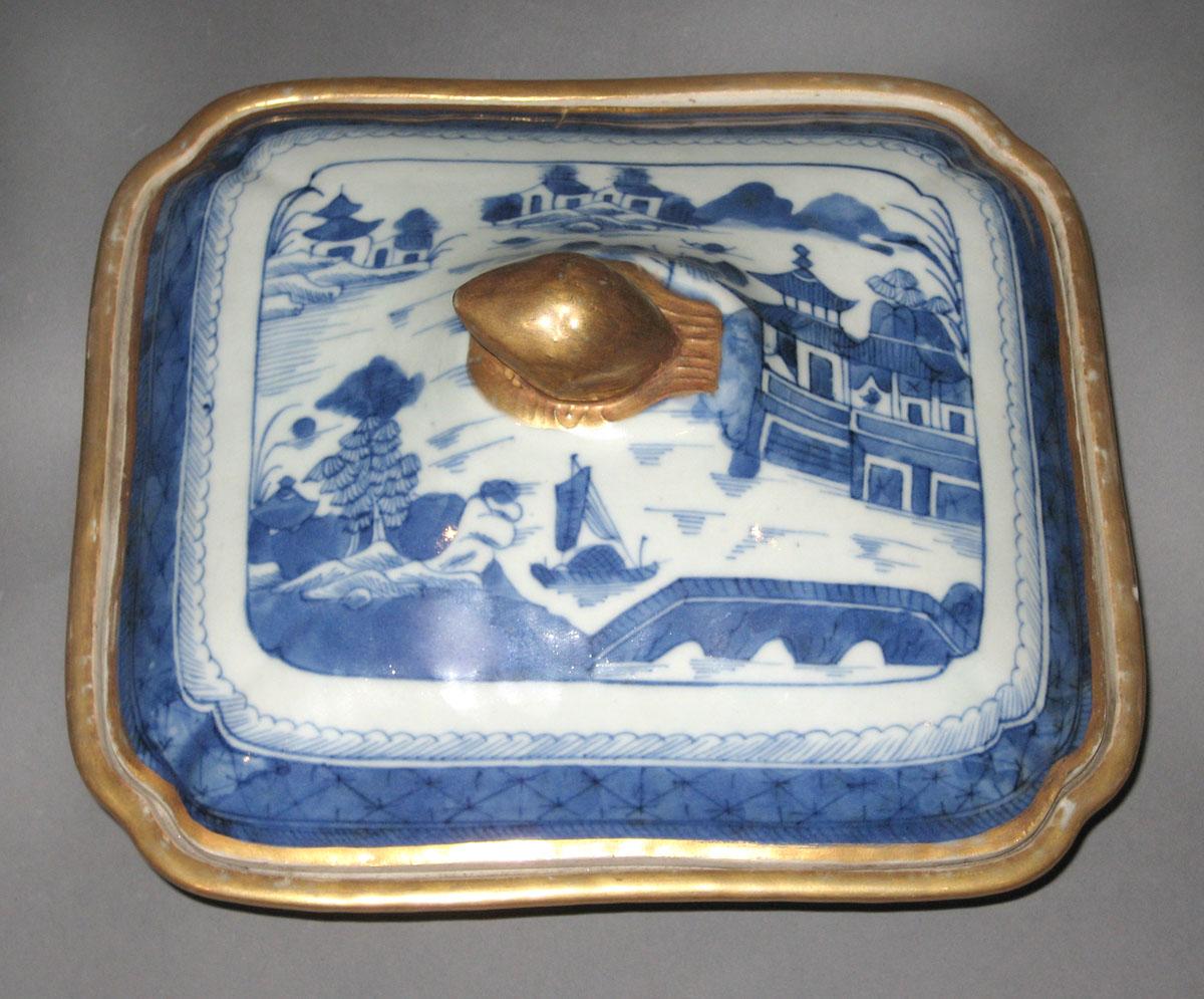 1961.1068.001 A, B Porcelain dish, top