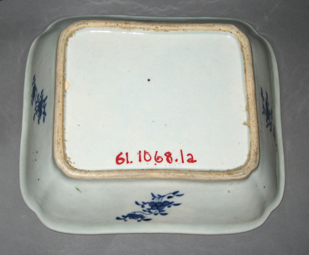 1961.1068.001 A Porcelain dish, bottom