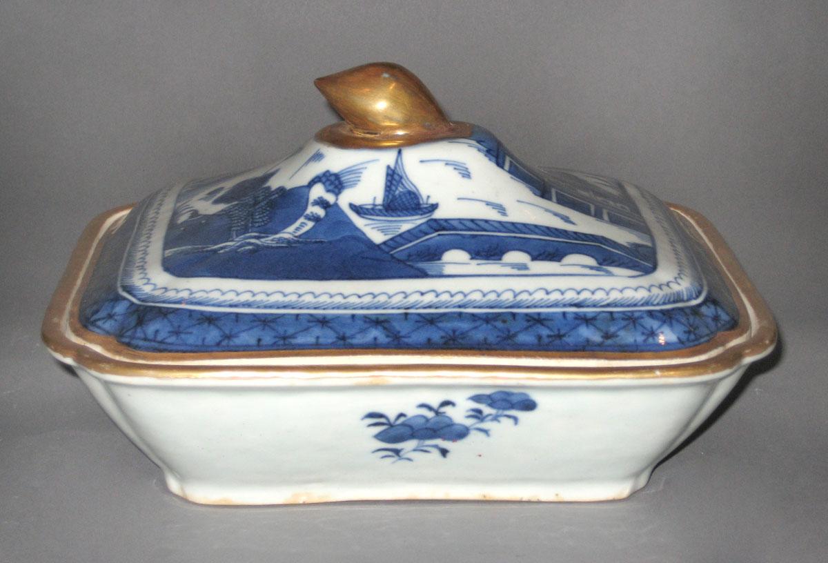 1961.1068.002 A, B Porcelain dish