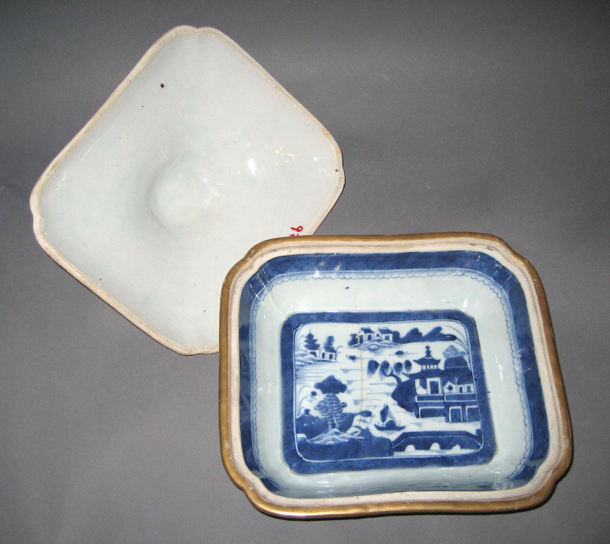 1961.1068.002 A, B Porcelain dish, open