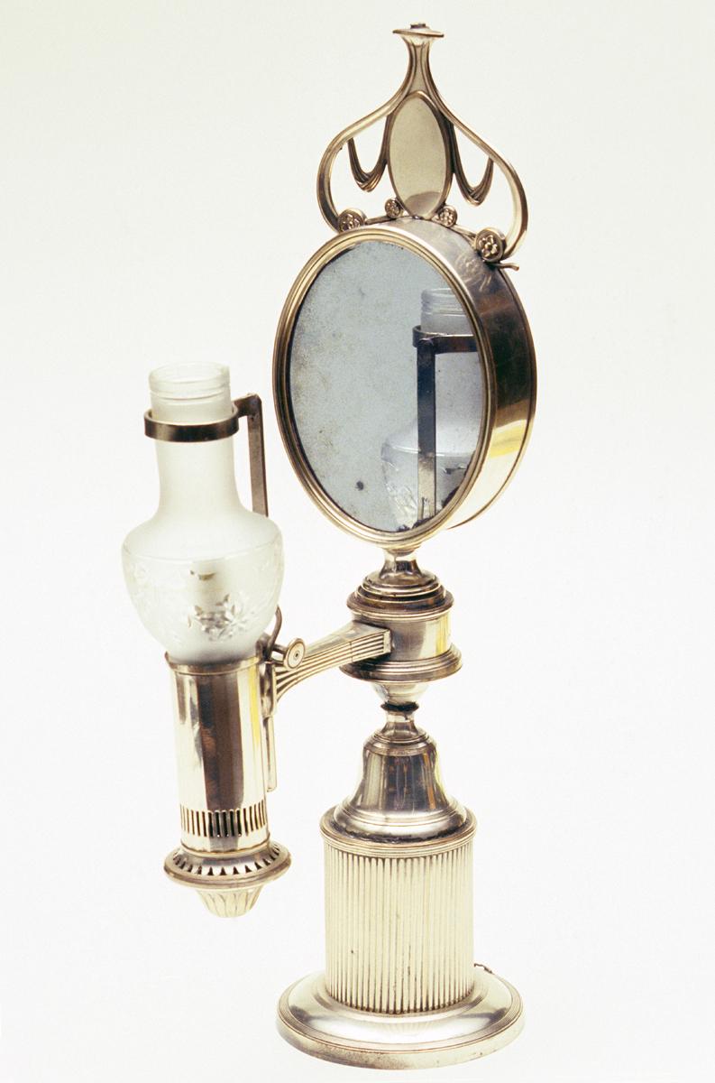1961.1072 Lamp