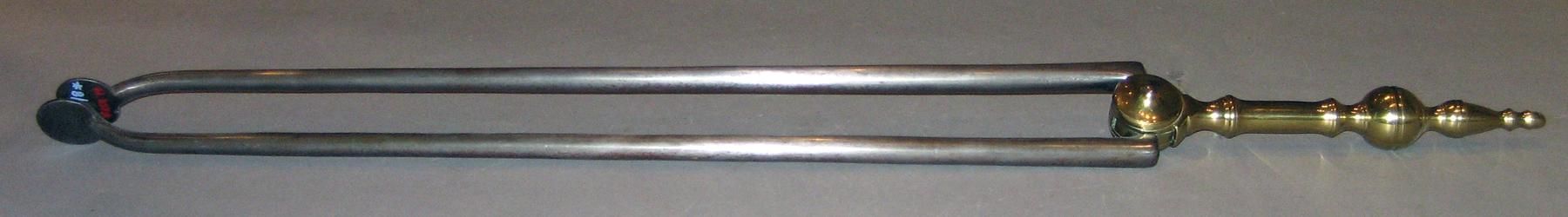 1961.1079 Tongs