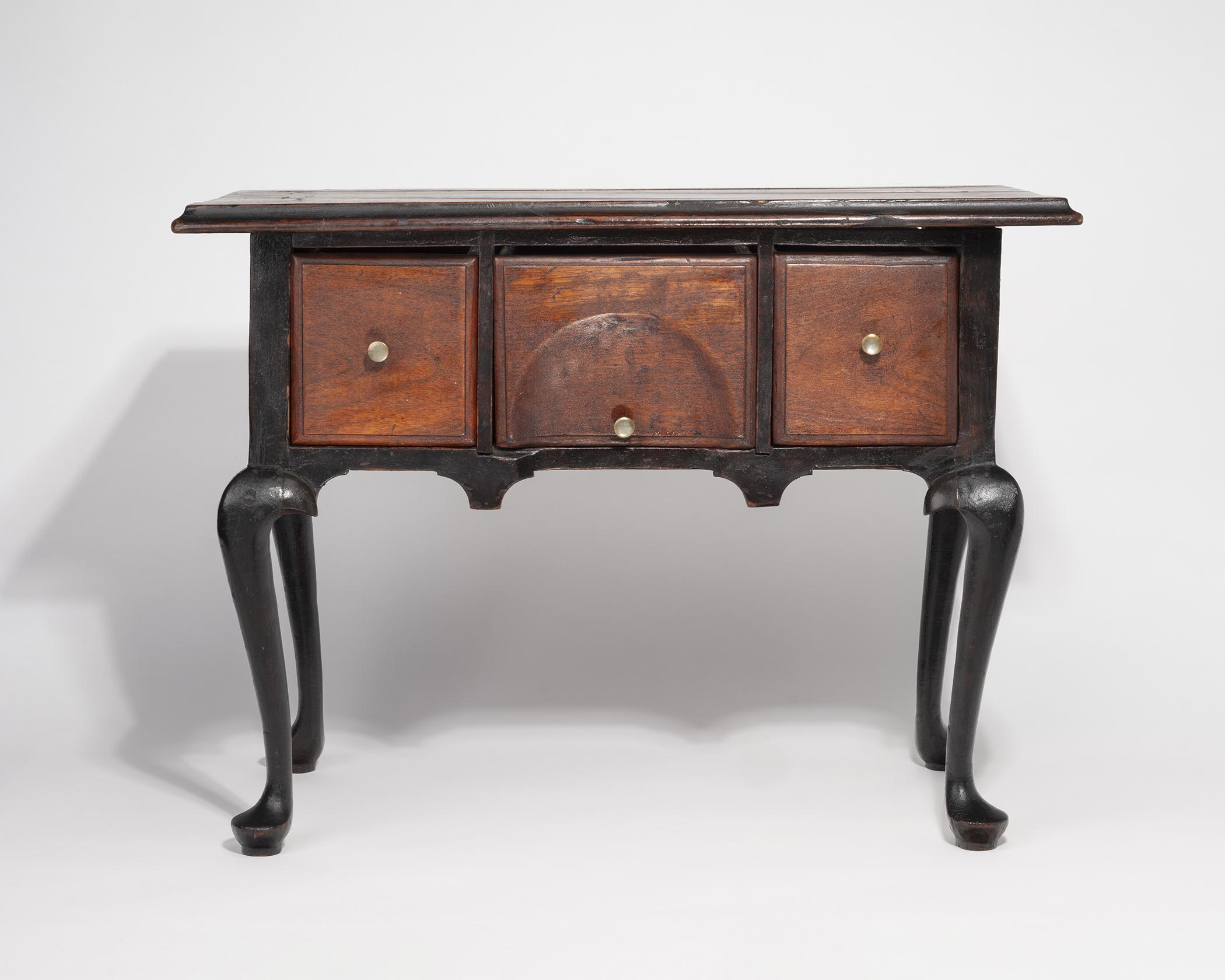 1952.0065 Table, Dressing table, overall