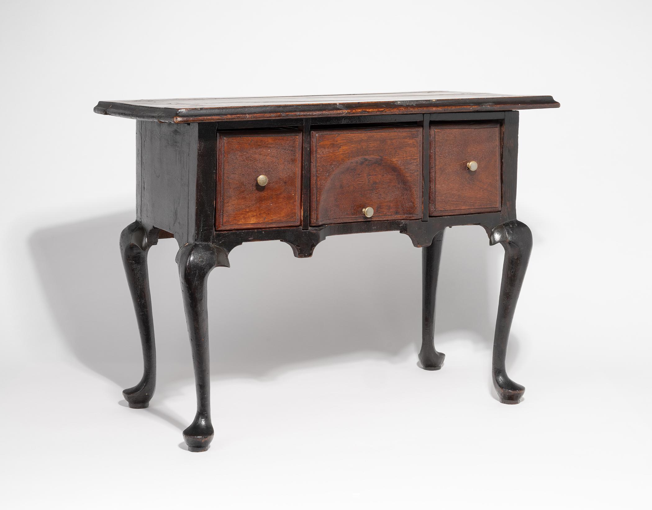 1952.0065 Table, Dressing table, view 1