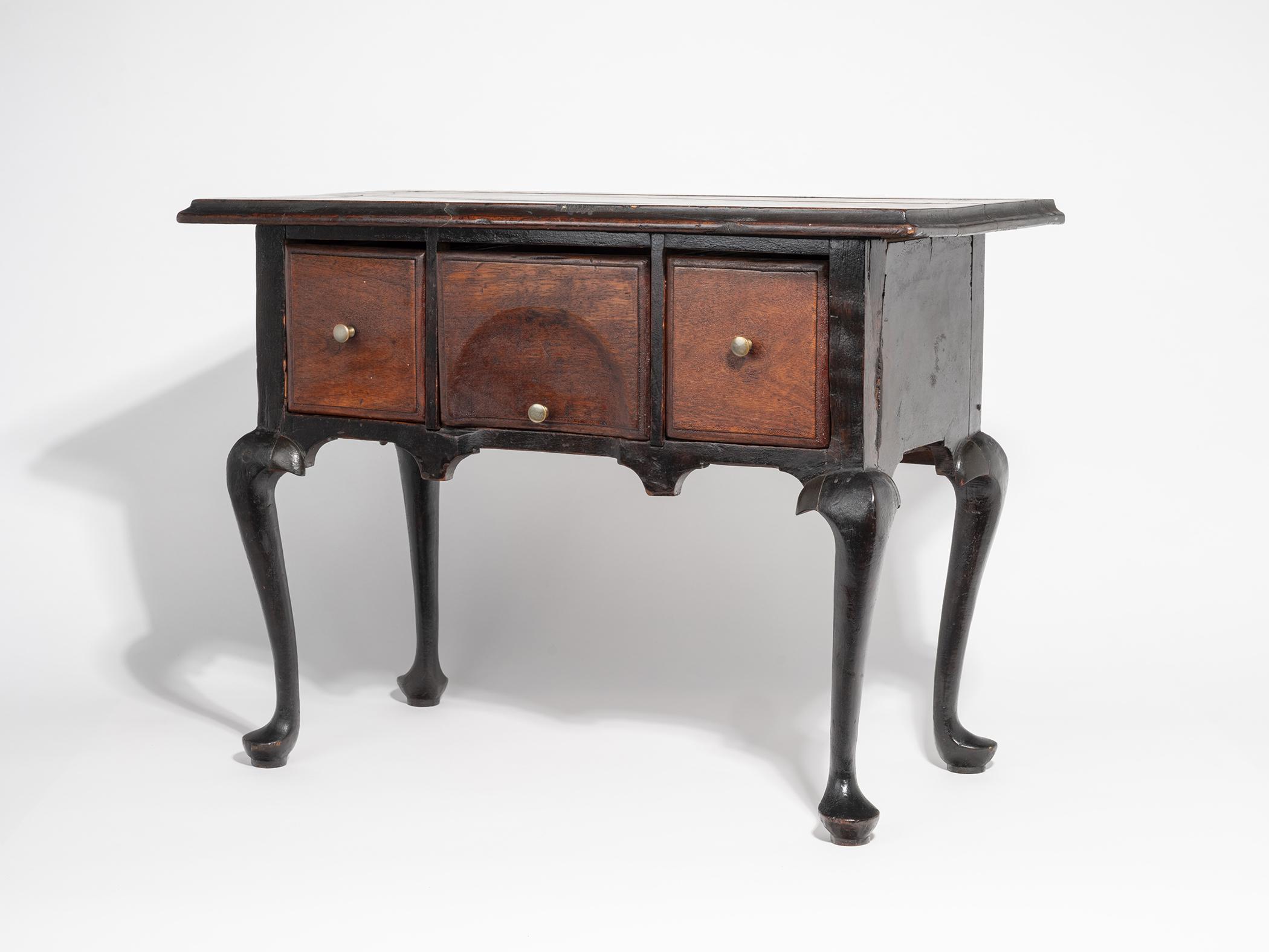 1952.0065 Table, Dressing table, view 2