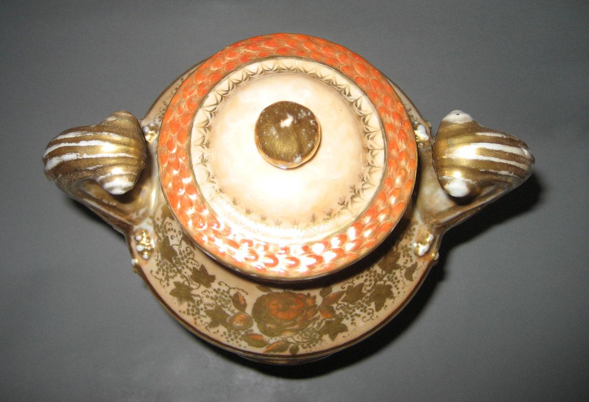 1961.1085.001 Urn and cover upper