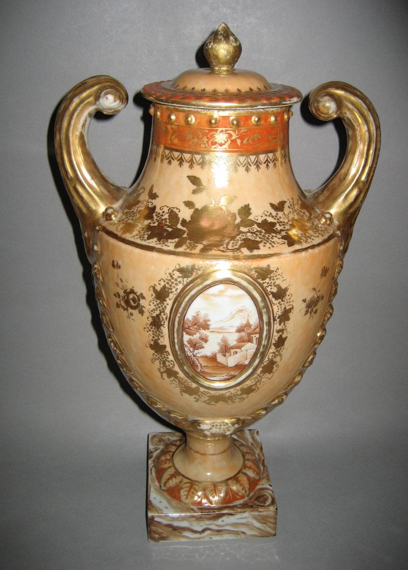 1961.1085.004 Urn and cover