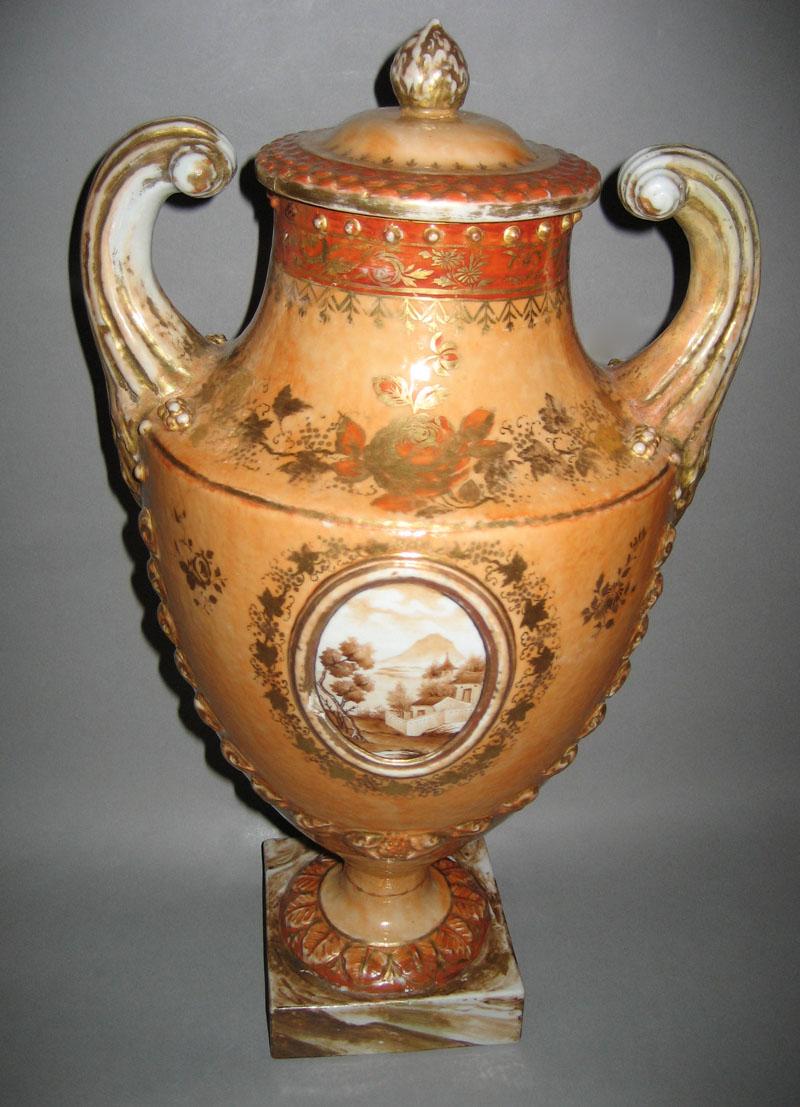 1961.1089.001 Urn and cover
