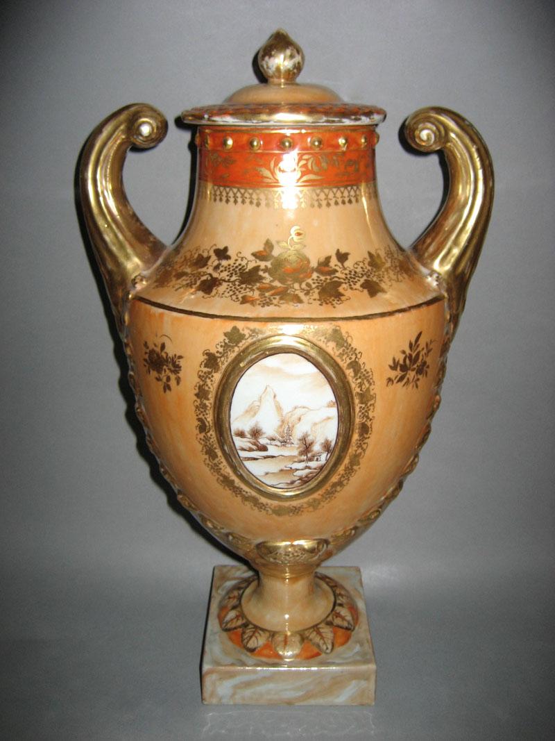 1961.1089.002 Urn and cover