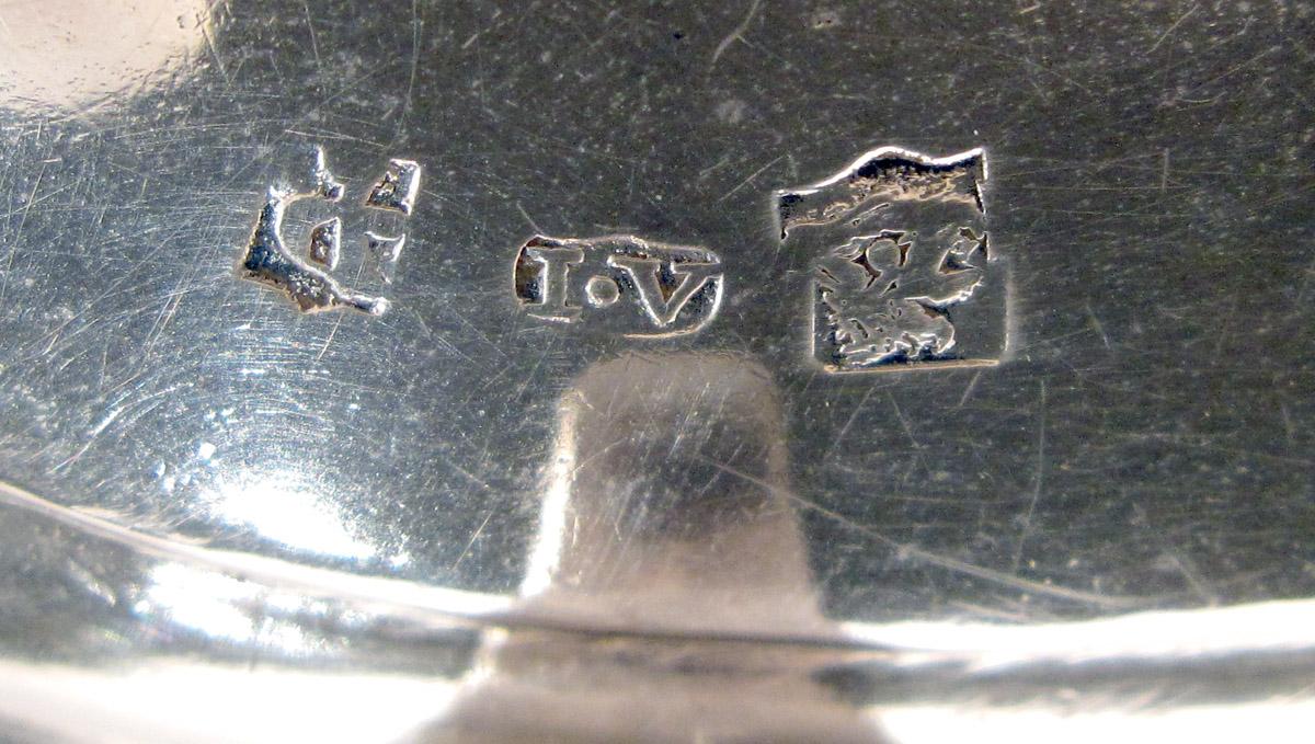 1961.1091 Silver Teapot stand mark