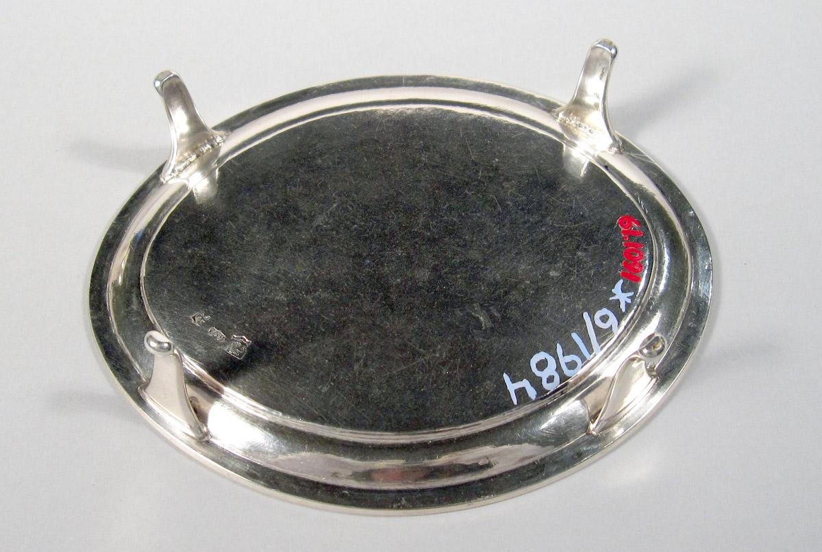1961.1091 Silver Teapot stand underside