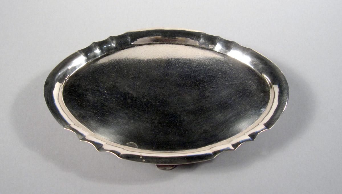 1961.1092 Silver Teapot stand upper surface