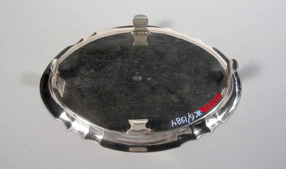 1961.1092 Silver Teapot stand underside