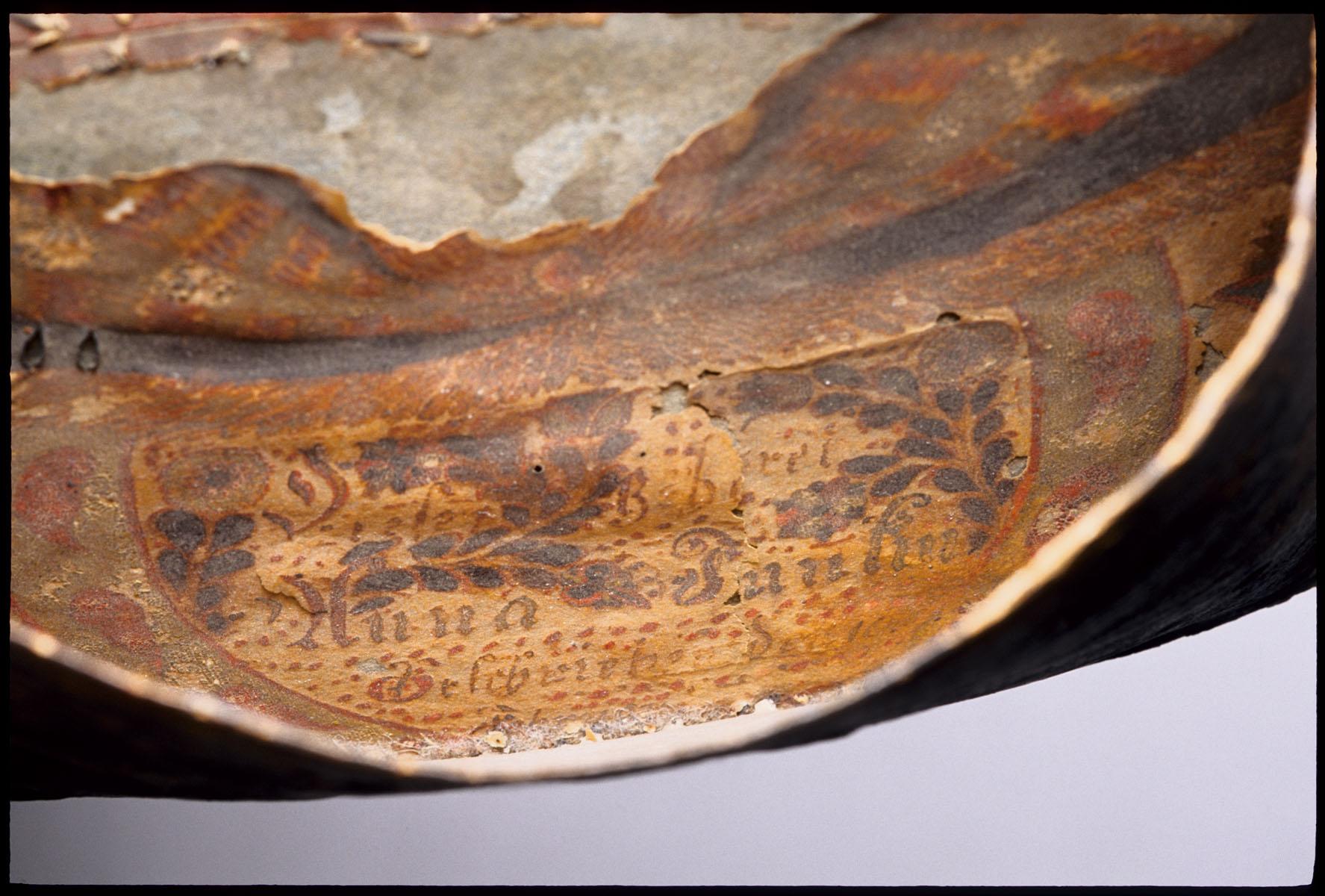 1961.1142 Wall pocket, detail
