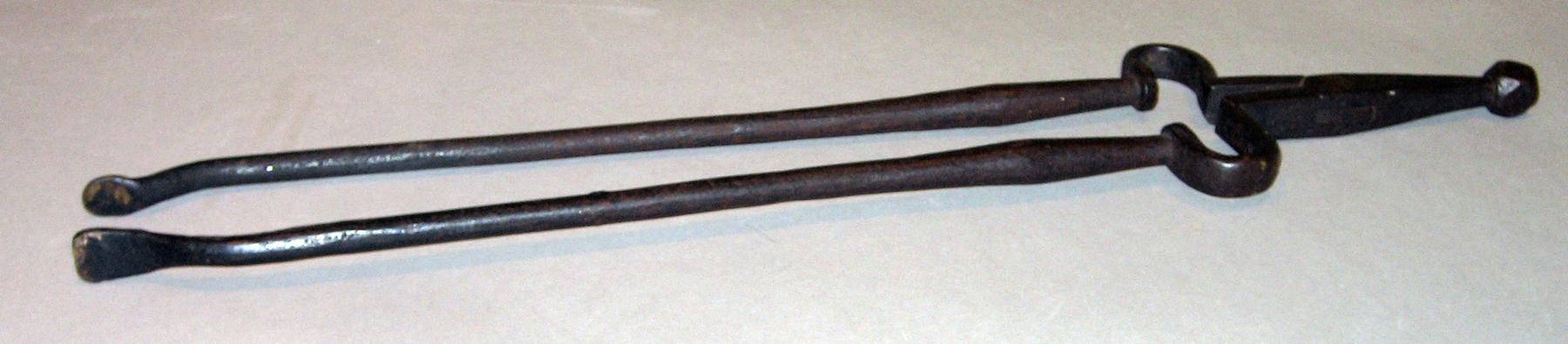 1961.1165 Fireplace tongs