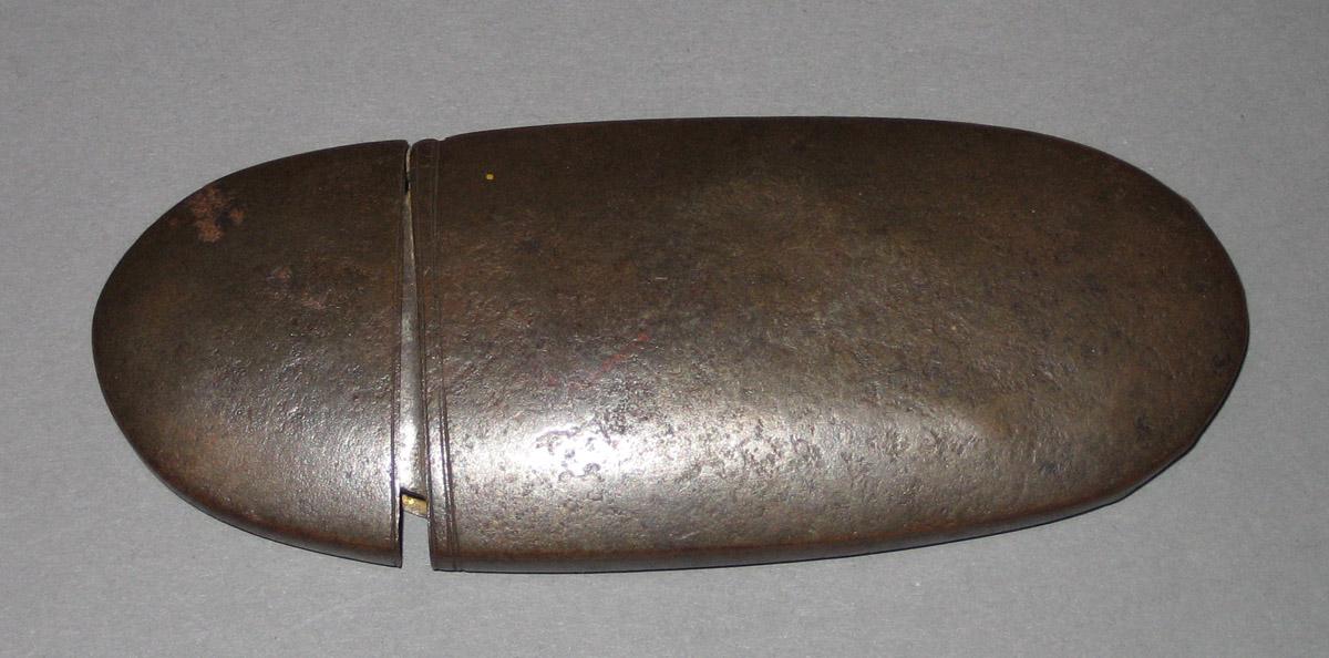 1961.1174 A Spectacles case