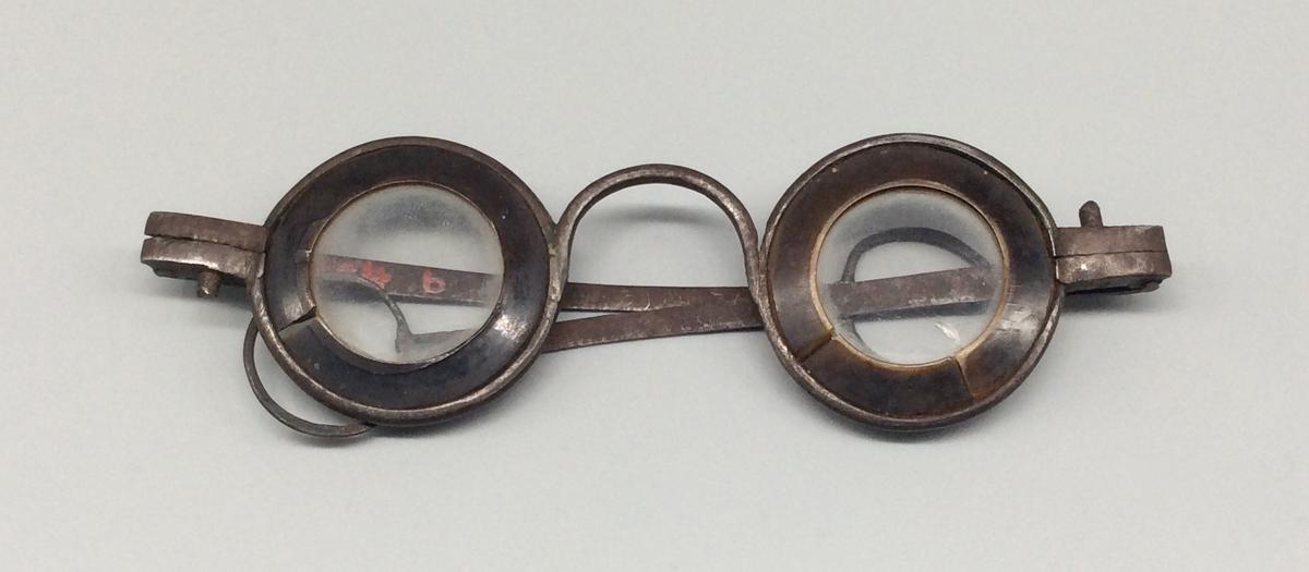 1961.1174 B Spectacles, view 1