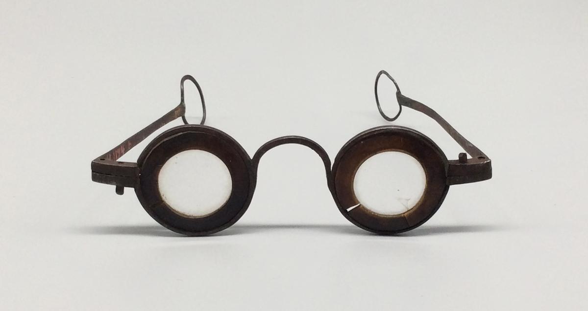 1961.1174 B Spectacles, view 3