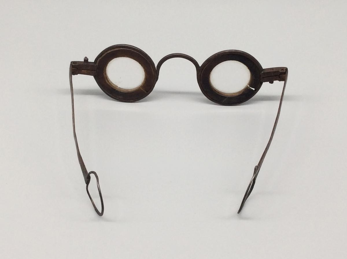 1961.1174 B Spectacles, view 4