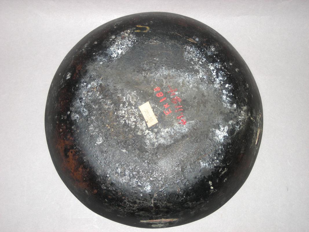 1961.1184 Dish (underside)