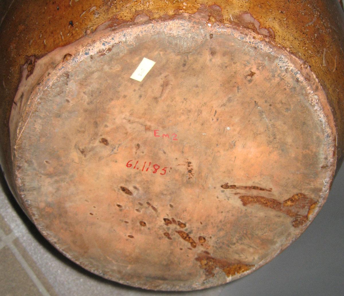 1961.1185 Bowl underside