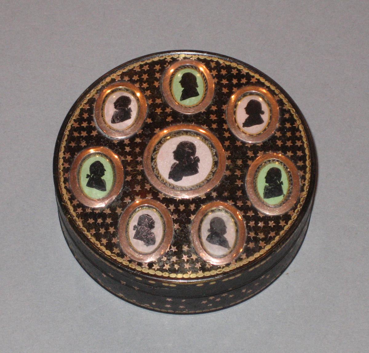1961.1215 A, B Snuff box