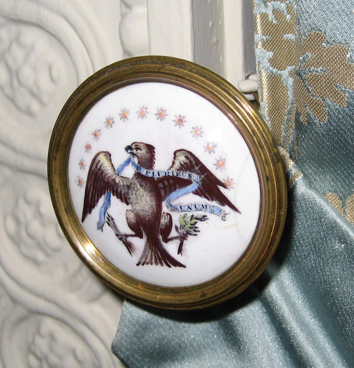 1961.1220.001 Cloak Pin