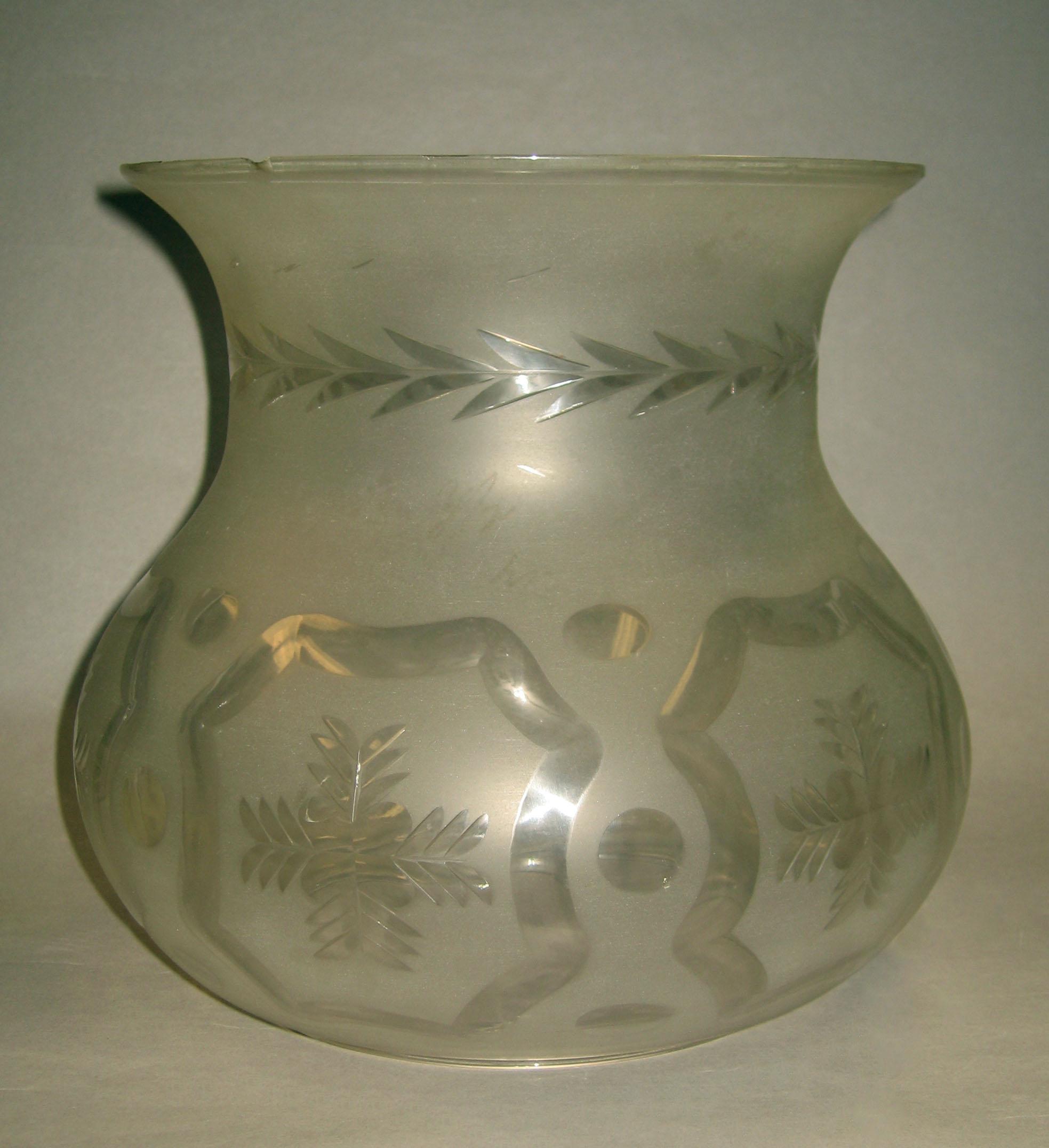 1961.1234 B Glass globe