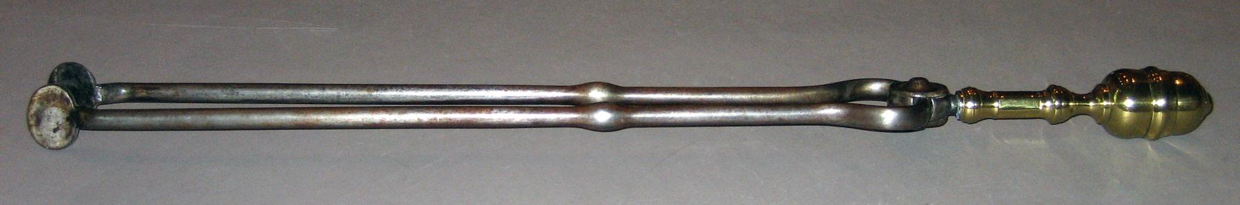 1961.1239 Tongs
