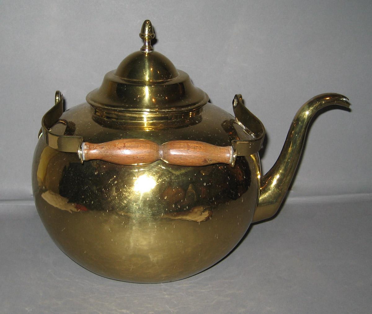 1961.1328 A, B Kettle